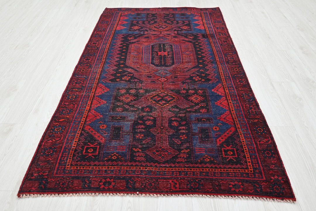 red Medium rug 4' 0" x 7' 7"