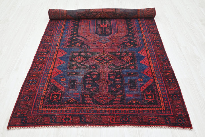 red Medium rug 4' 0" x 7' 7"