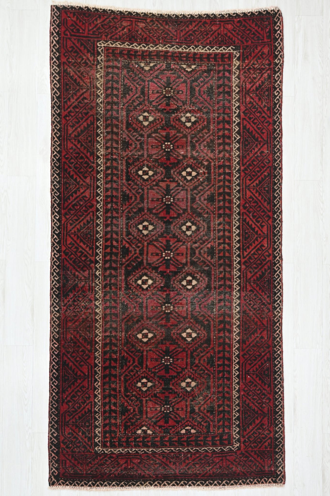 red Medium rug 4' 0" x 8' 5"