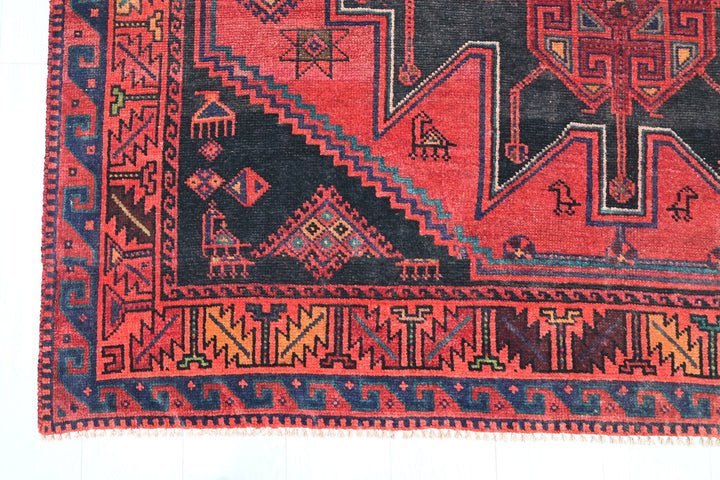 red Medium rug 5' 10" x 6' 11"