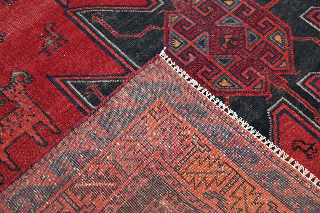 red Medium rug 5' 10" x 6' 11"