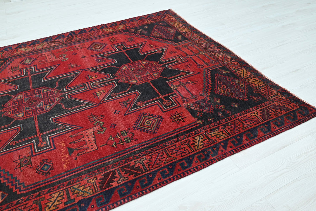 red Medium rug 5' 10" x 6' 11"