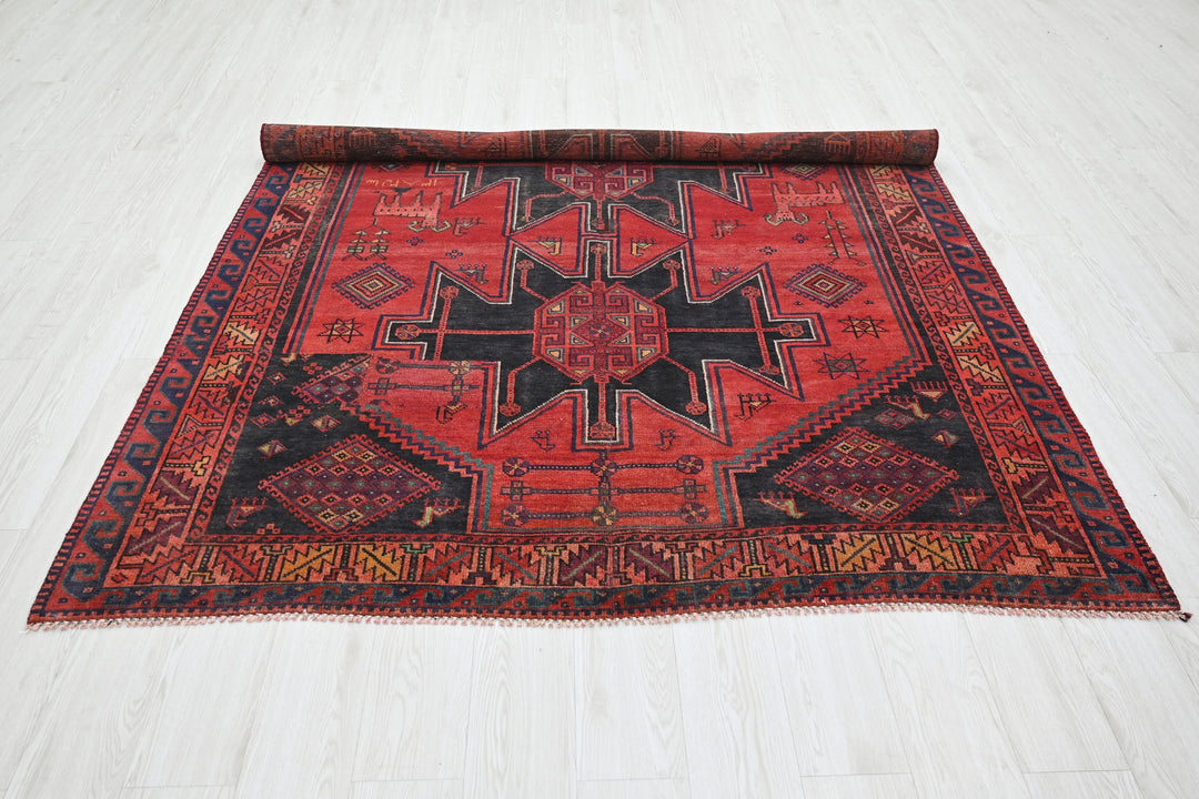 red Medium rug 5' 10" x 6' 11"