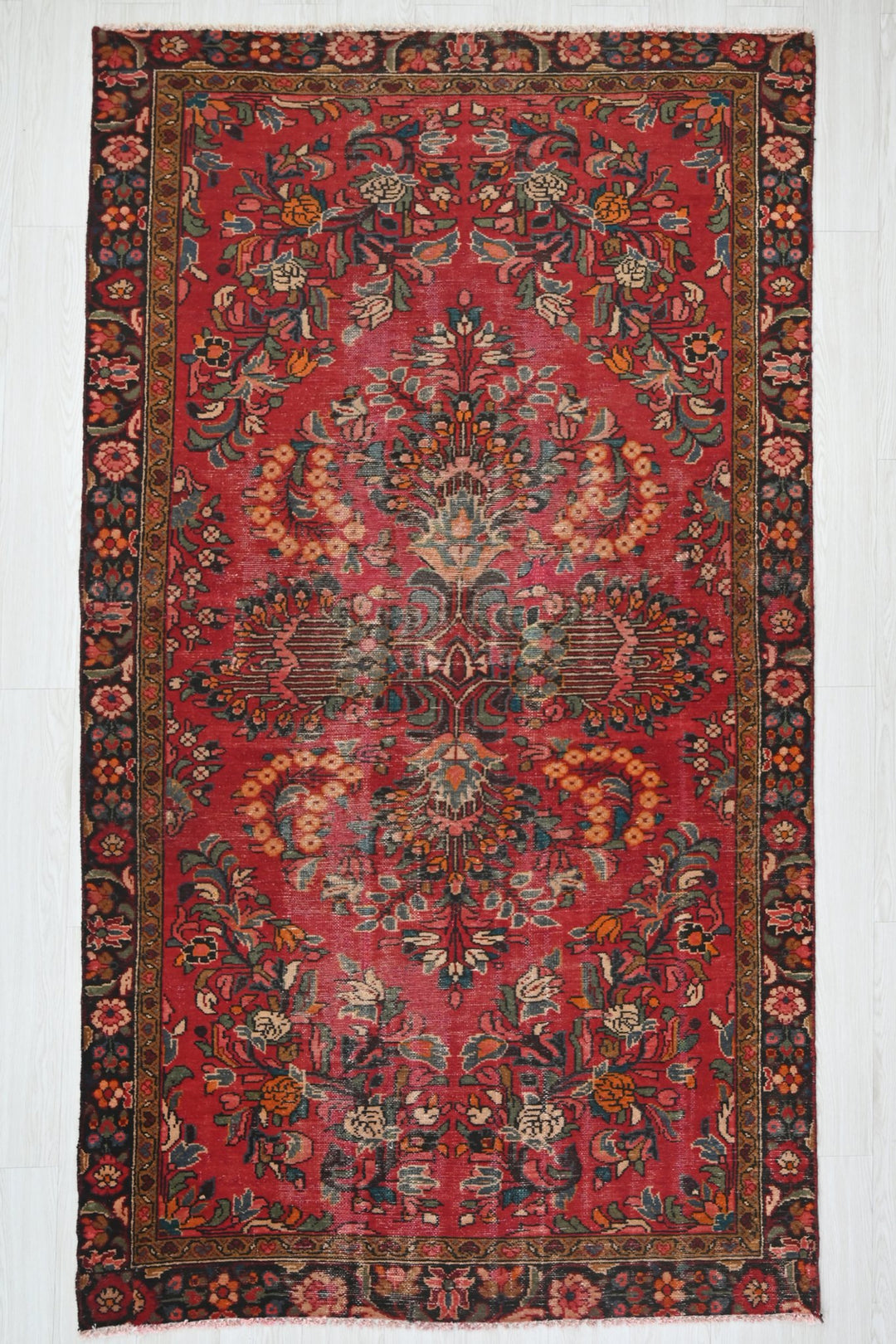 red Medium rug 4' 6" x 8' 3"