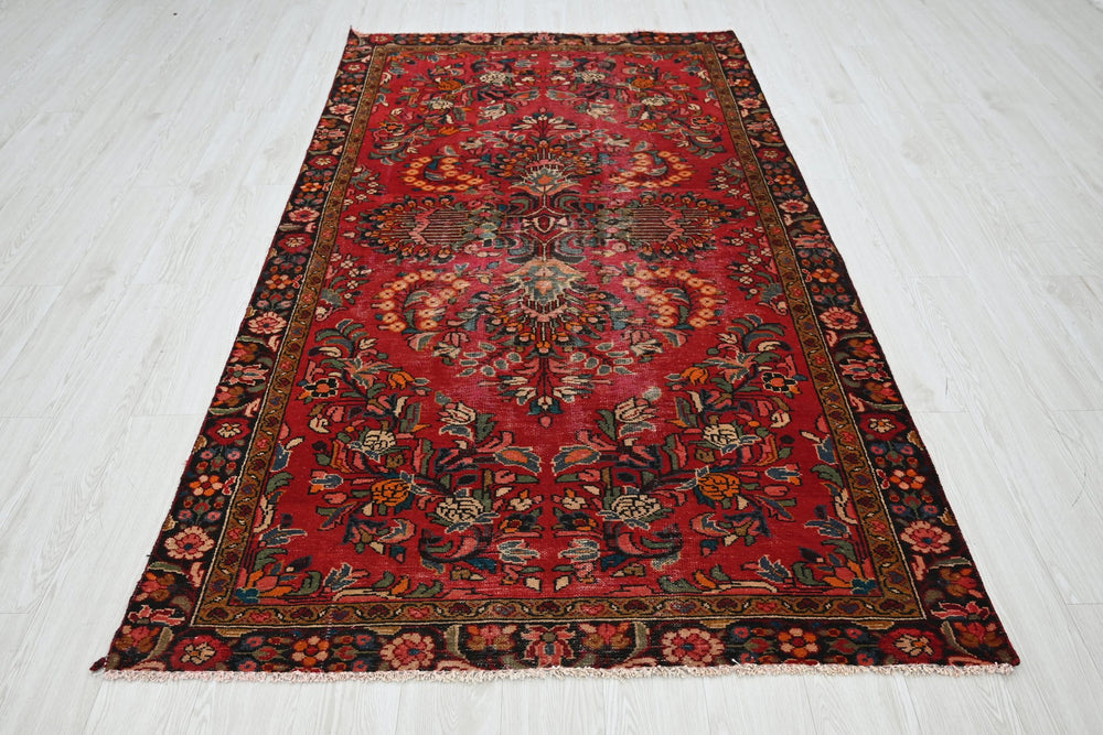 red Medium rug 4' 6" x 8' 3"