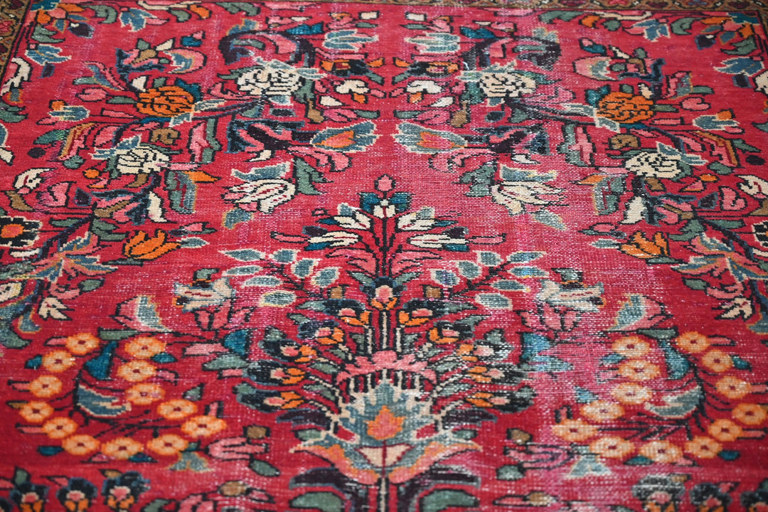 red Medium rug 4' 6" x 8' 3"