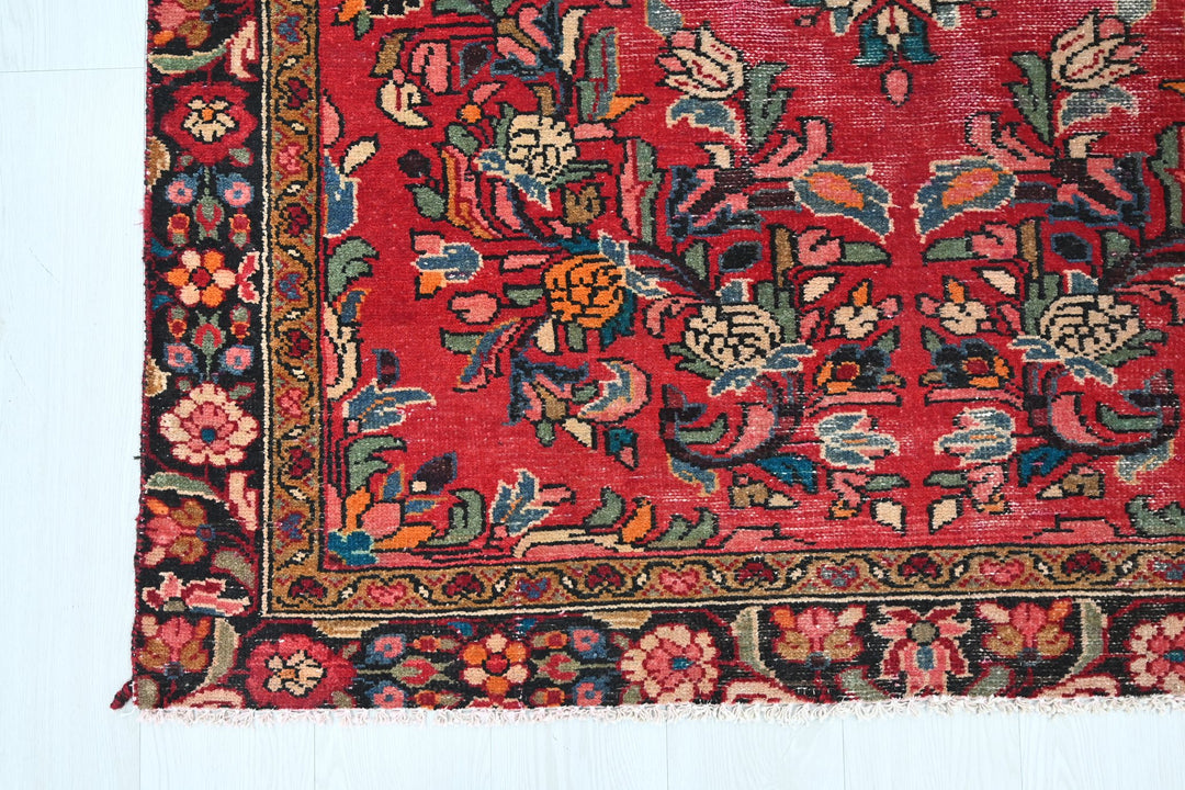 red Medium rug 4' 6" x 8' 3"