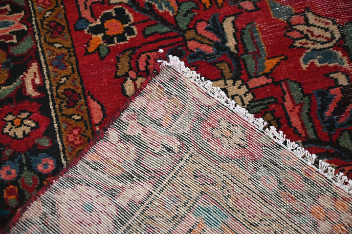 red Medium rug 4' 6" x 8' 3"