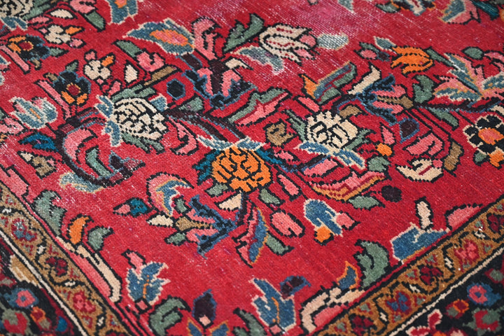 red Medium rug 4' 6" x 8' 3"