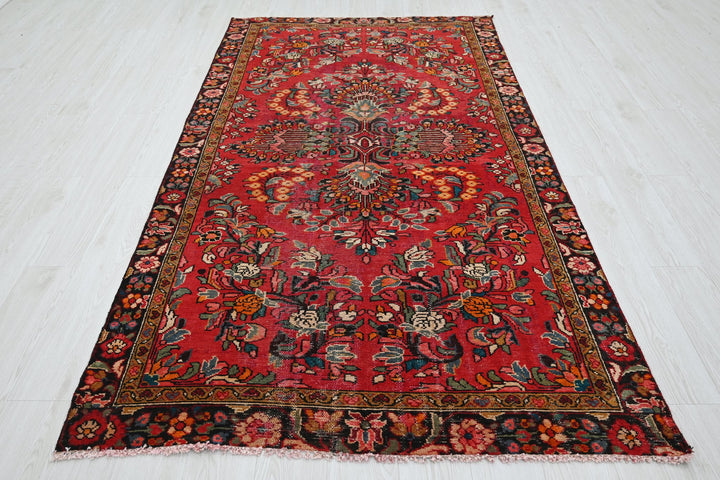 red Medium rug 4' 6" x 8' 3"