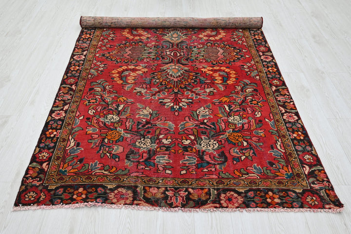 red Medium rug 4' 6" x 8' 3"