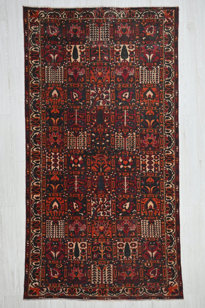 red Large rug 5' 0" x 9' 6"