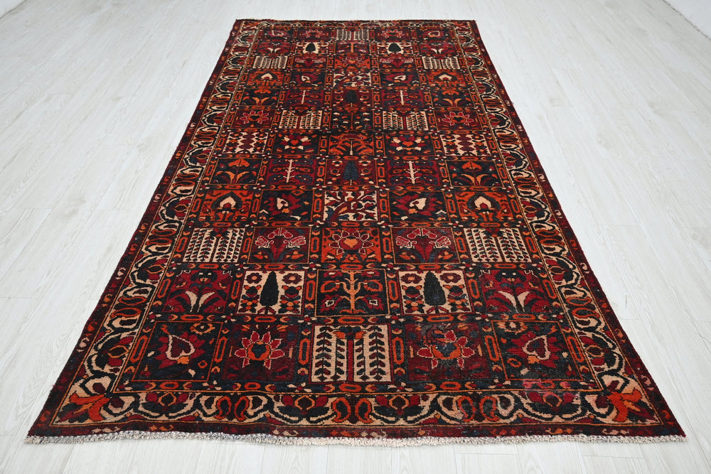 red Large rug 5' 0" x 9' 6"