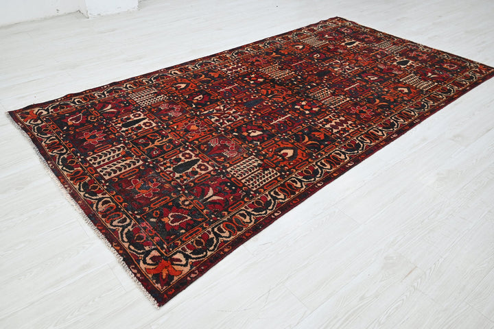 red Large rug 5' 0" x 9' 6"