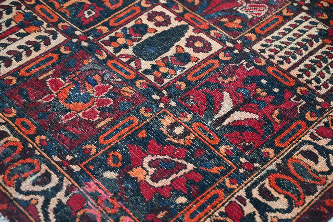 red Large rug 5' 0" x 9' 6"