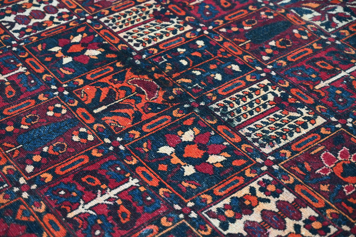 red Large rug 5' 0" x 9' 6"