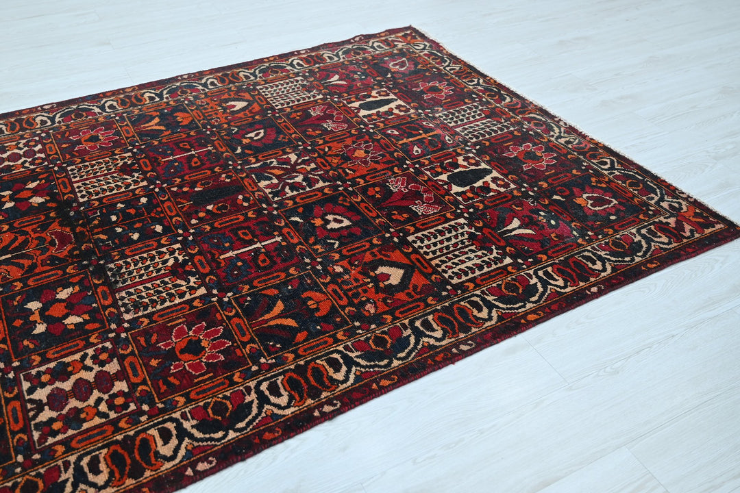 red Large rug 5' 0" x 9' 6"