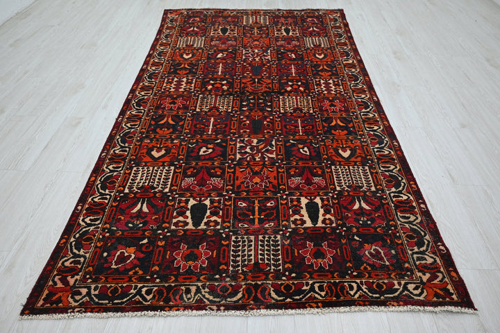 red Large rug 5' 0" x 9' 6"