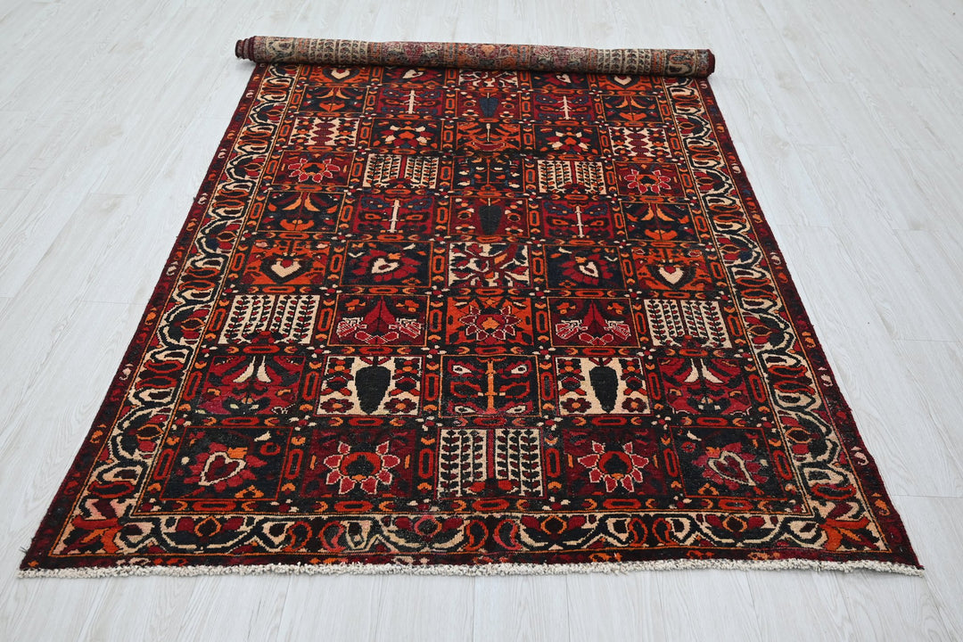 red Large rug 5' 0" x 9' 6"