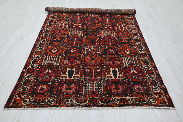 red Large rug 5' 0" x 9' 6"