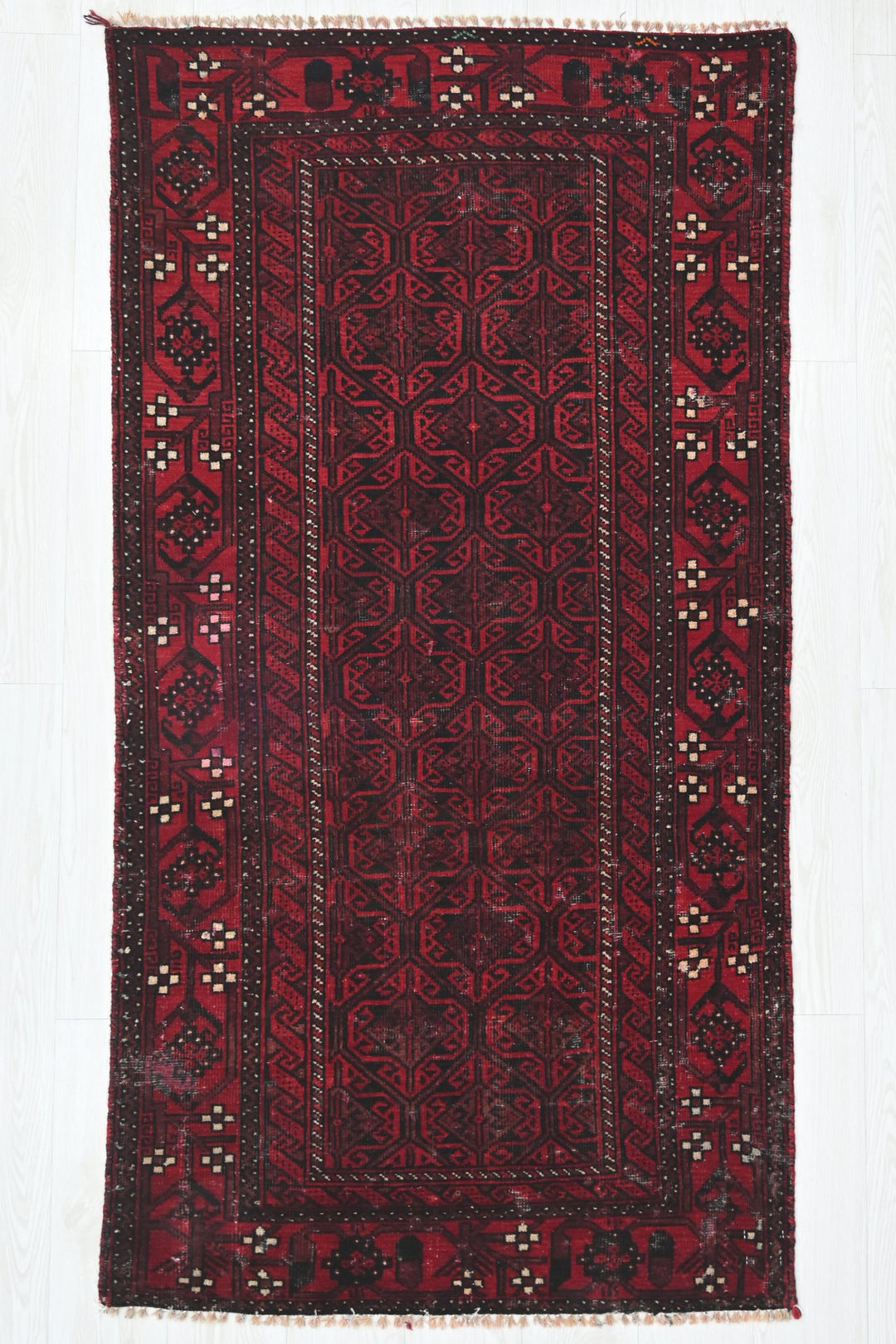 red Accent rug 3' 0" x 5' 10"