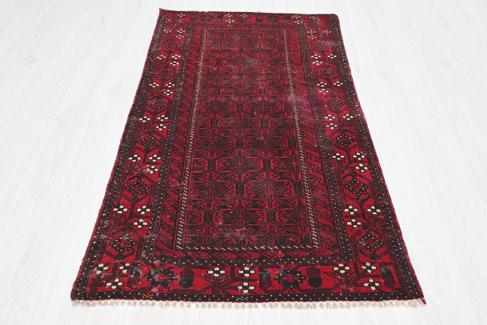 red Accent rug 3' 0" x 5' 10"