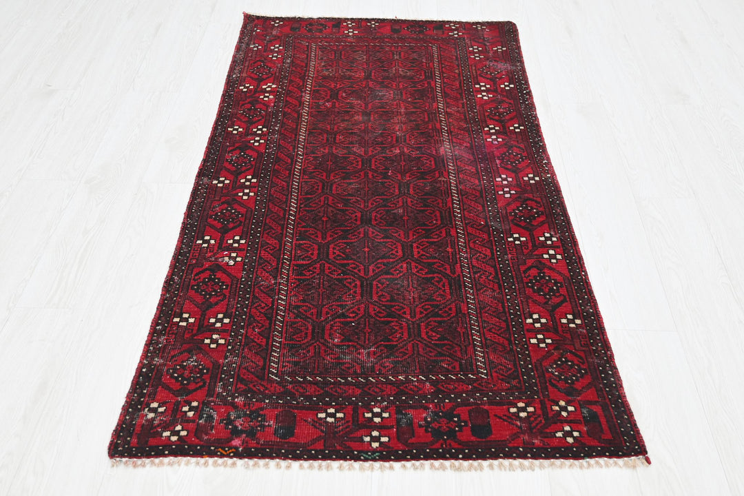 red Accent rug 3' 0" x 5' 10"