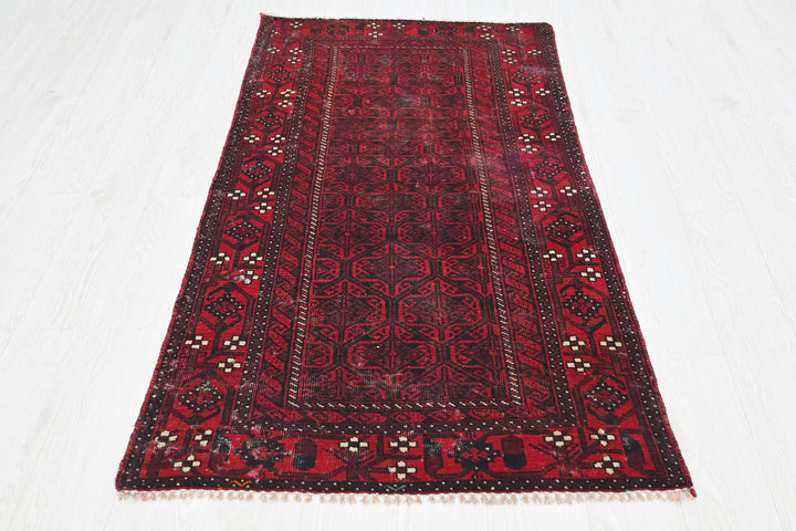 red Accent rug 3' 0" x 5' 10"