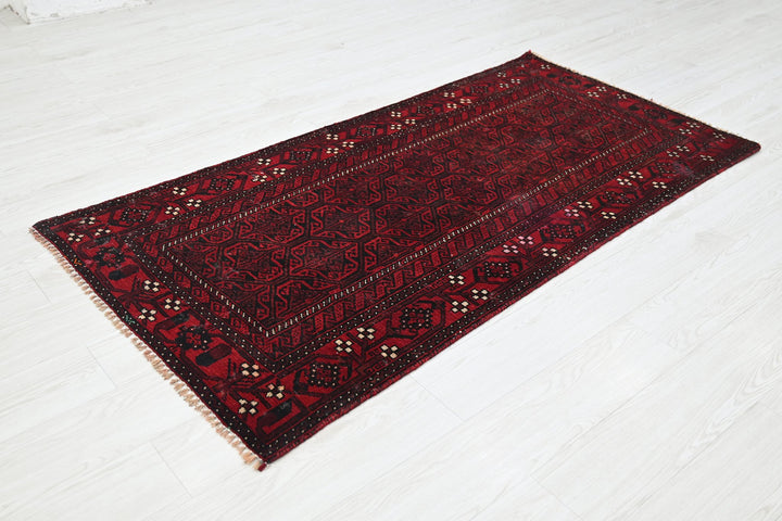 red Accent rug 3' 0" x 5' 10"