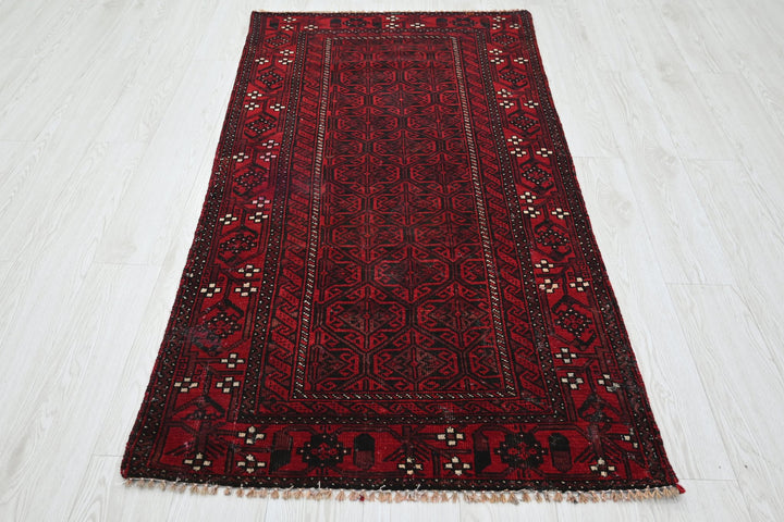 red Accent rug 3' 0" x 5' 10"