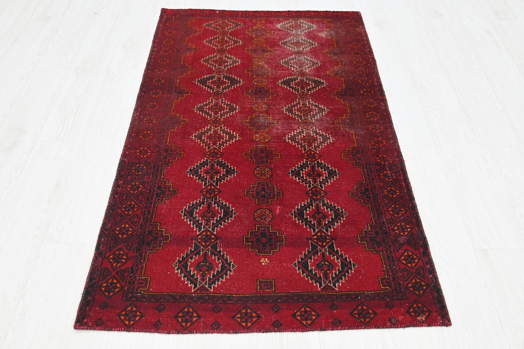 red Accent rug 3' 1" x 5' 7"