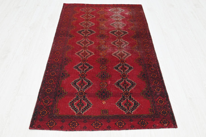 red Accent rug 3' 1" x 5' 7"