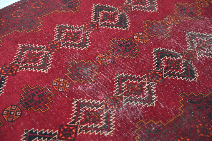 red Accent rug 3' 1" x 5' 7"