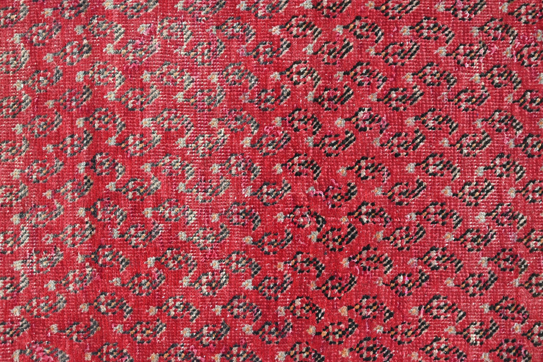 red Accent rug 3' 5" x 6' 0"