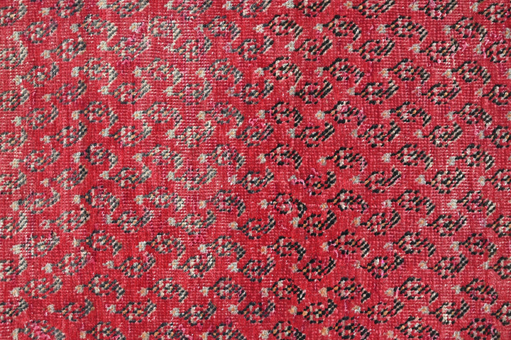 red Accent rug 3' 5" x 6' 0"