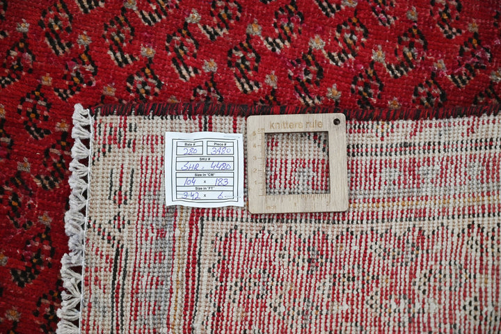 red Accent rug 3' 5" x 6' 0"