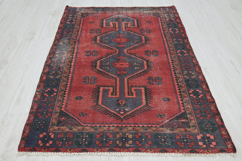 red Accent rug 4' 0" x 5' 10"