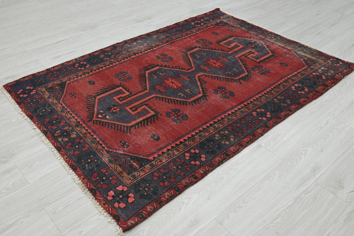 red Accent rug 4' 0" x 5' 10"
