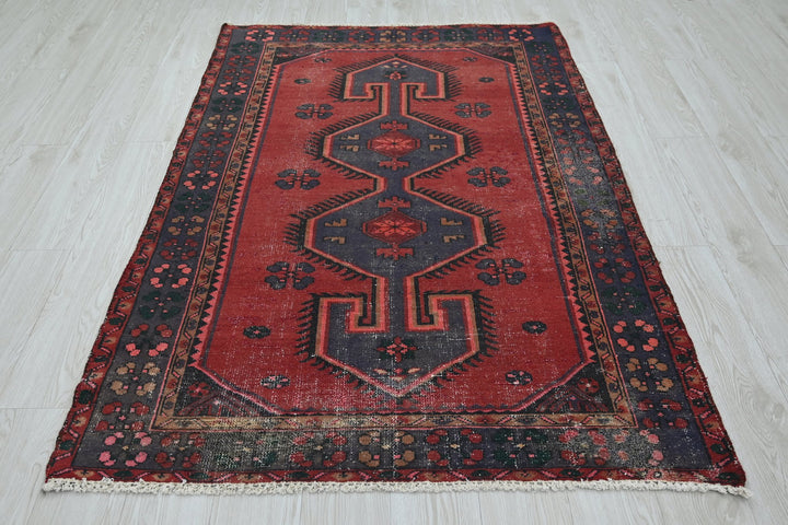 red Accent rug 4' 0" x 5' 10"