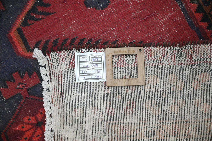 red Accent rug 4' 0" x 5' 10"