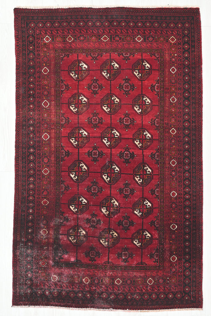 red Accent rug 3' 9" x 6' 2"