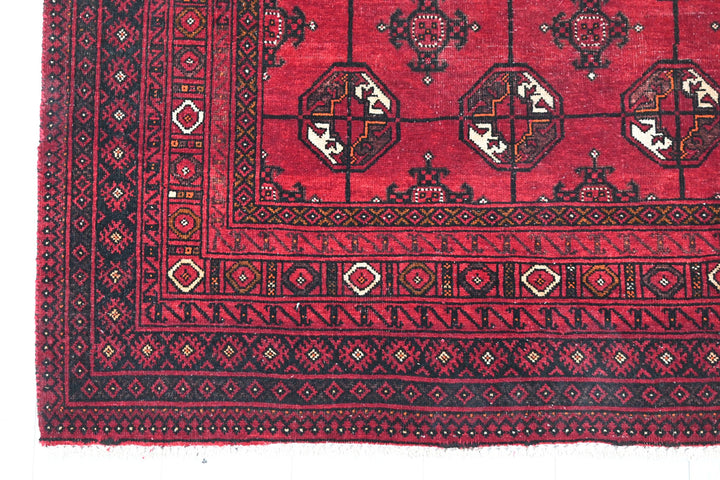 red Accent rug 3' 9" x 6' 2"