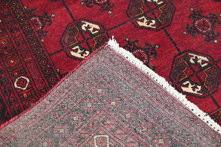 red Accent rug 3' 9" x 6' 2"