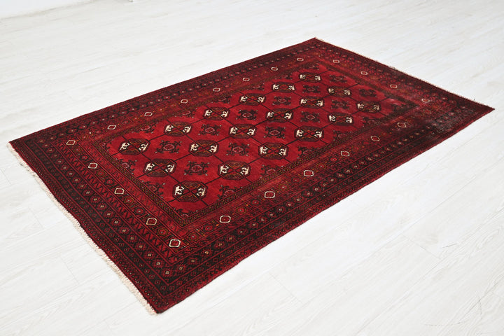 red Accent rug 3' 9" x 6' 2"