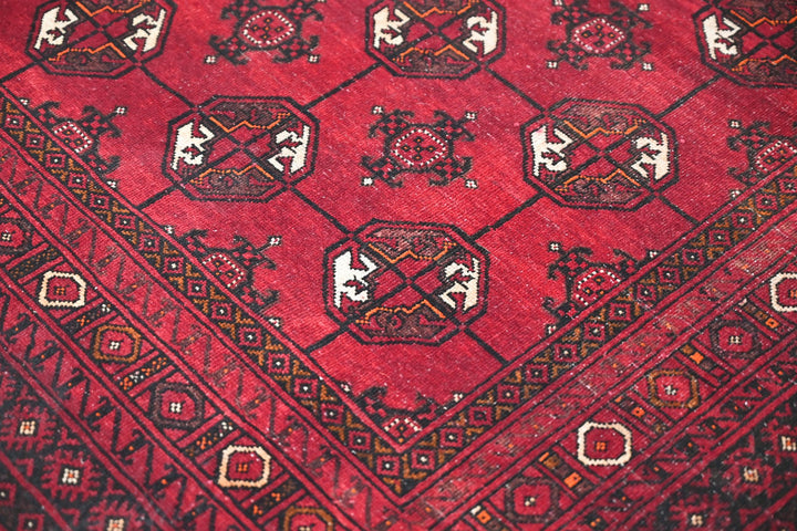 red Accent rug 3' 9" x 6' 2"
