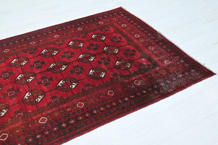 red Accent rug 3' 9" x 6' 2"