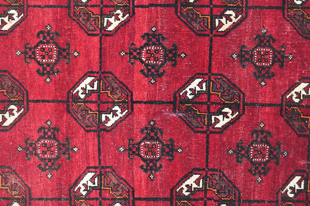 red Accent rug 3' 9" x 6' 2"