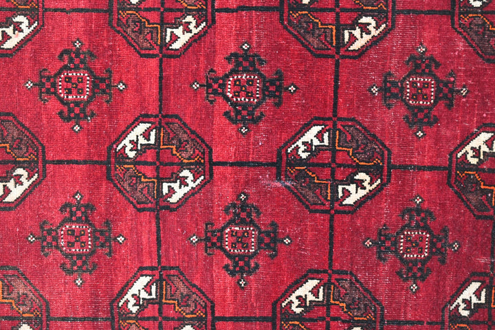red Accent rug 3' 9" x 6' 2"