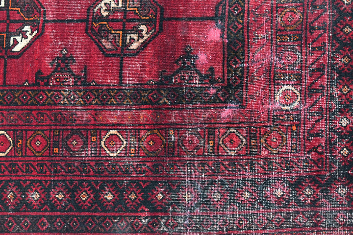 red Accent rug 3' 9" x 6' 2"