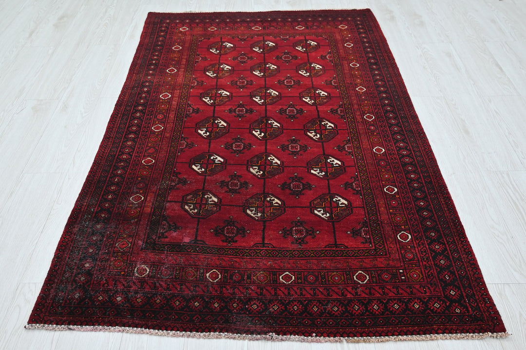 red Accent rug 3' 9" x 6' 2"